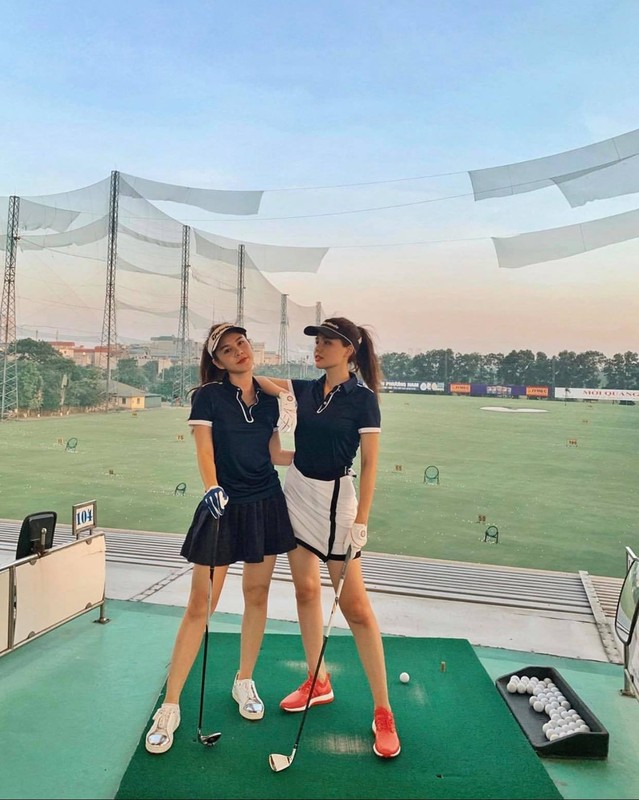 Thoi trang san golf tinh te cua MC Thu Hoai va chong sap cuoi-Hinh-7