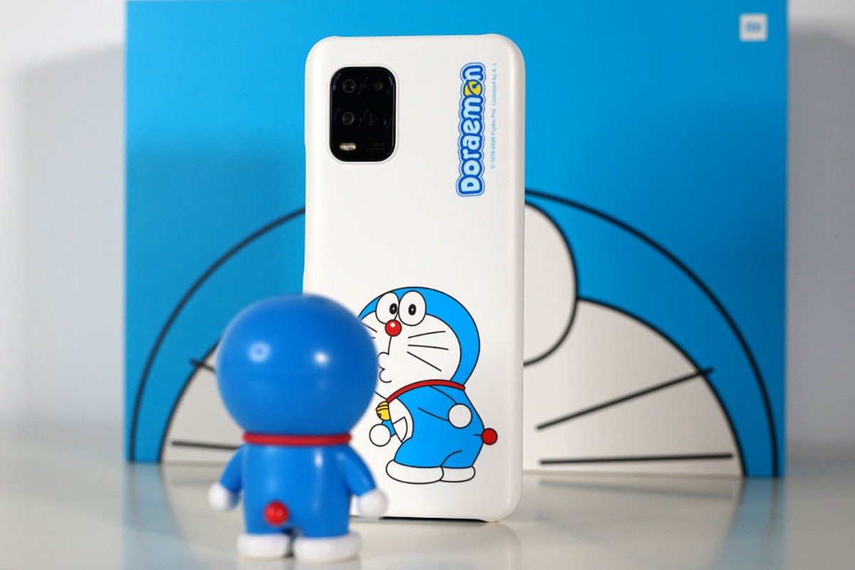 Bo phu kien iPhone hinh Doraemon 