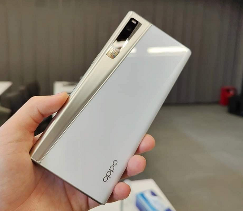 Smartphone man hinh cuon Oppo muot ma khien ai cung them-Hinh-2