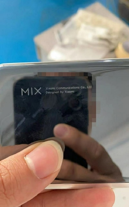 Dien thoai Xiaomi man hinh gap “nhai” Galaxy Fold nhung camera “sieu khung”-Hinh-3