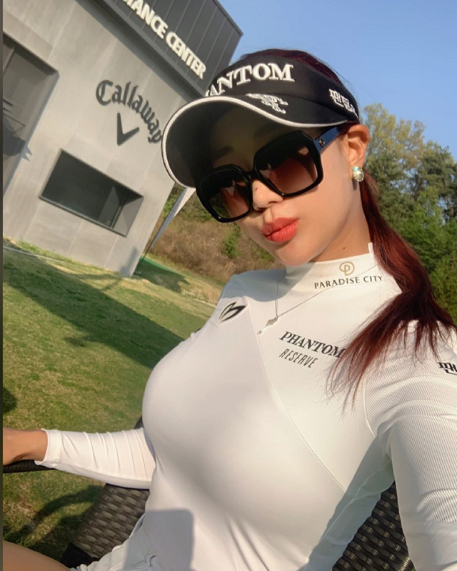 Nu golfer bi cham biem vi qua goi cam moi khi ra san-Hinh-10