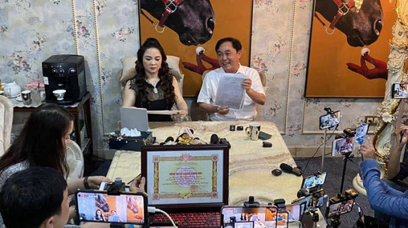 Cong nghe livestream “xin xo” va dat do cua nu dai gia Phuong Hang-Hinh-3