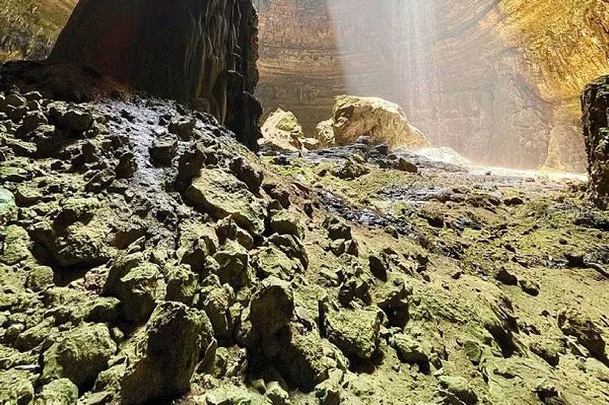 Lan dau cham day “gieng dia nguc”, kinh hoang thay thu ben trong-Hinh-11