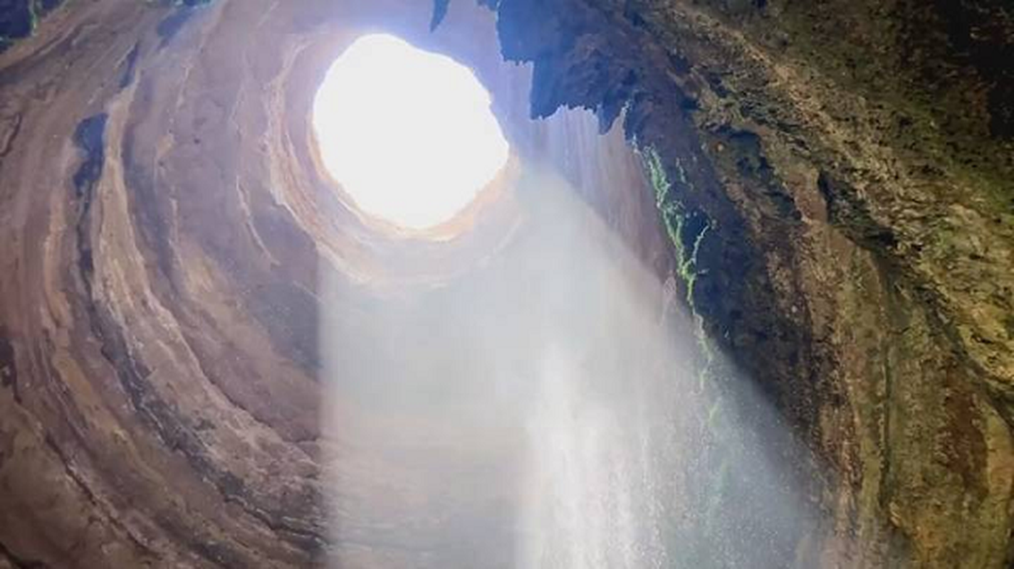 Lan dau cham day “gieng dia nguc”, kinh hoang thay thu ben trong-Hinh-5