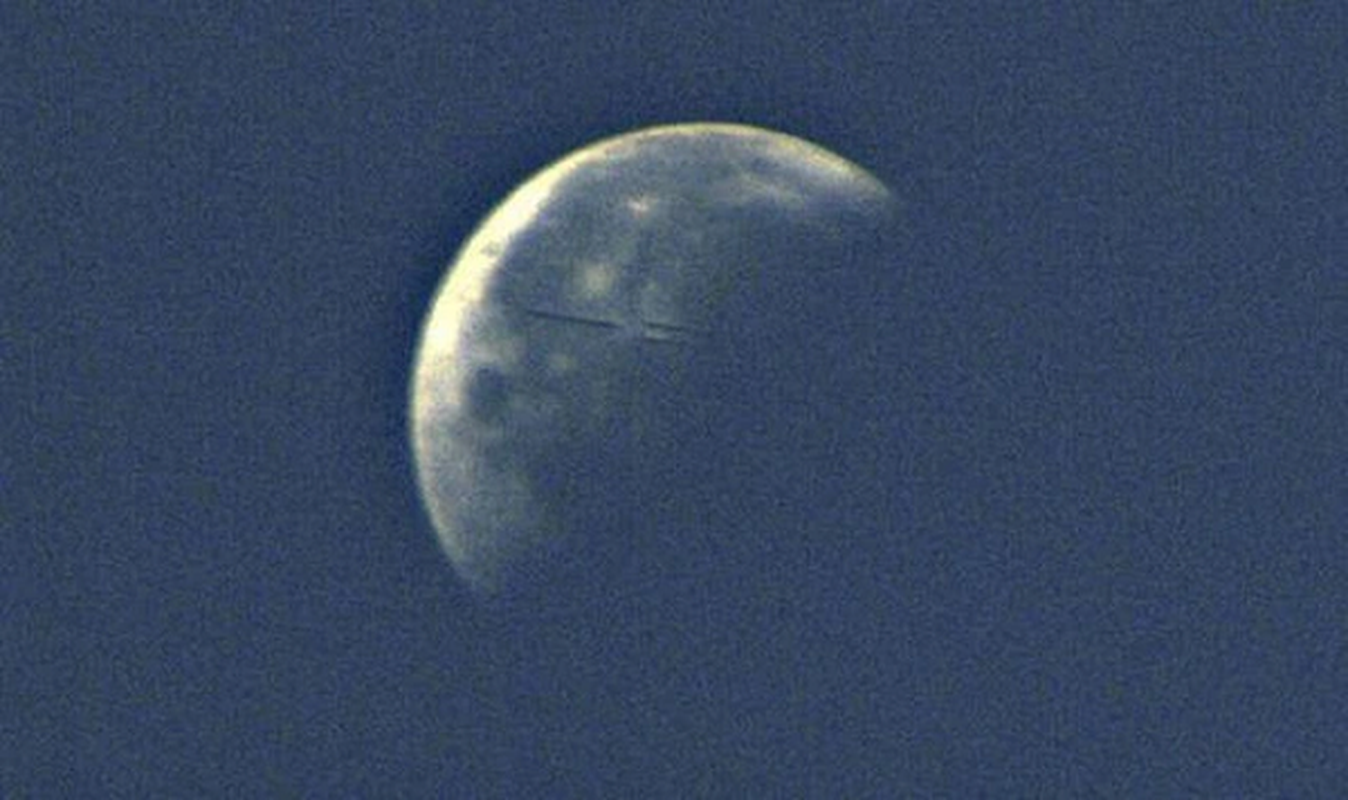 Chan dong hinh anh UFO xuat hien trong nhiem vu Apollo 7 cua NASA-Hinh-9