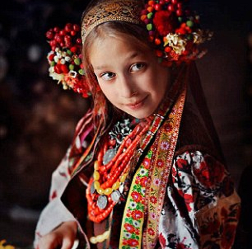 Ven man bi an vuong mien hoa cua cac thieu nu Ukraine-Hinh-11
