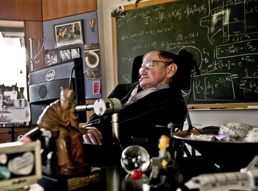 Vi tri cua Trai dat duoc gui vao vu tru, Stephen Hawking canh bao gi?-Hinh-2