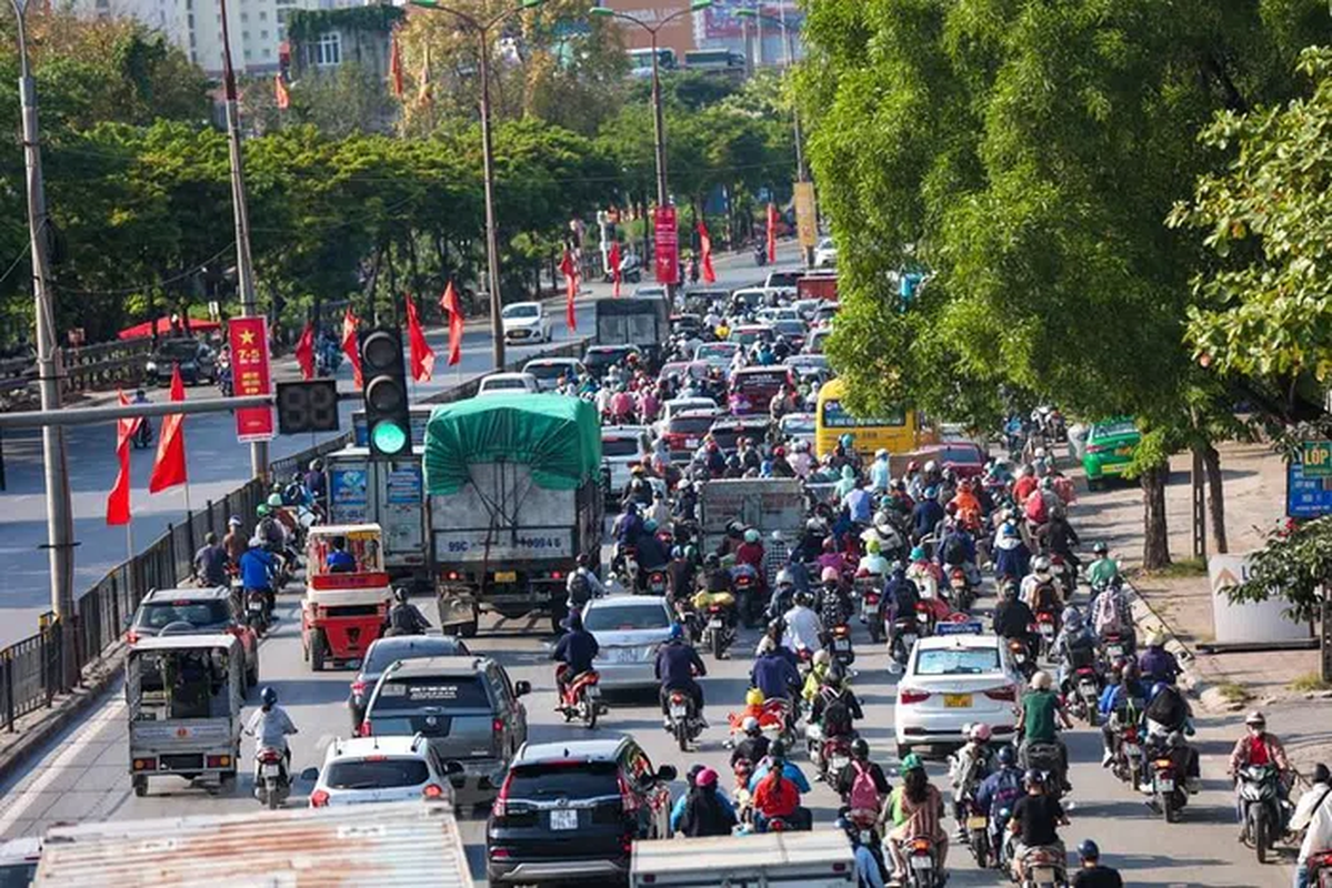 Nguoi dan un un tro lai Ha Noi ngay cuoi cung ky nghi le 30/4-Hinh-7