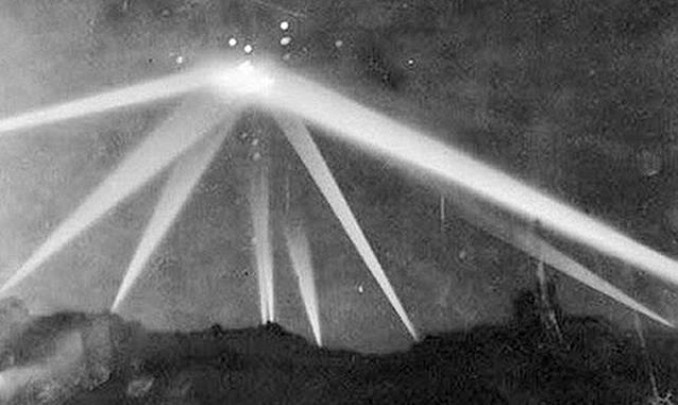 Cuoc khong chien du doi tai Los Angeles nam 1942 la nham vao UFO?