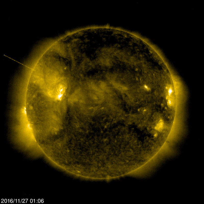 Nong: Phat hien mot “bay” UFO bi an dang tuan tra quanh Mat Troi?-Hinh-12