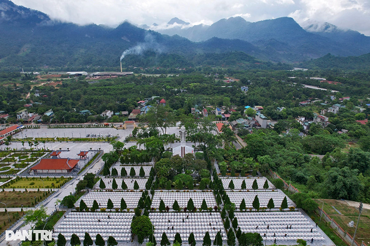 Xuc dong, trang nghiem tai Nghia trang Liet si Vi Xuyen nhung ngay thang 7