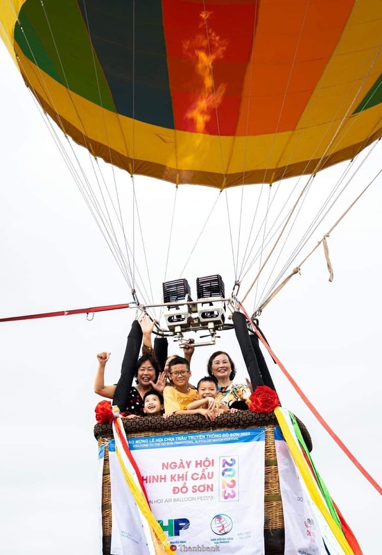 Nguoi dan thich thu tham du ngay hoi khinh khi cau Do Son-Hinh-5