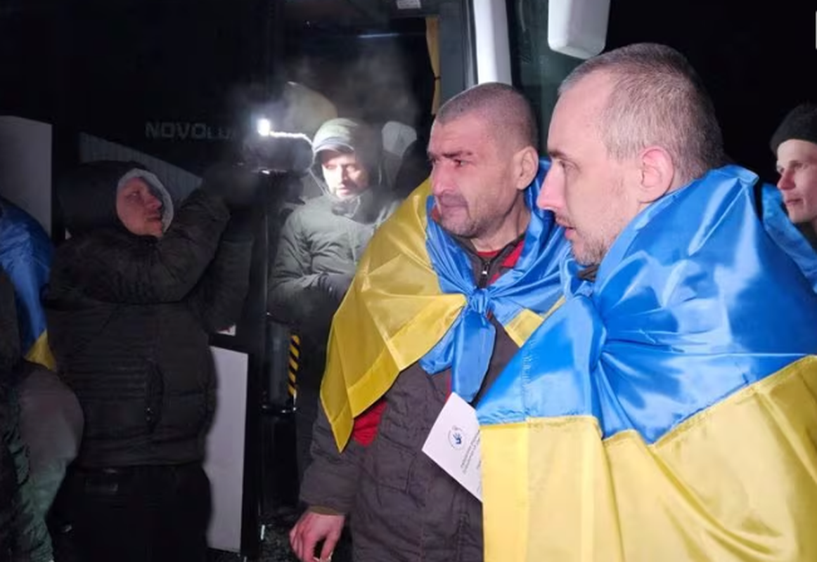 Hinh anh binh linh Nga, Ukraine trong cuoc trao doi tu binh quy mo lon-Hinh-3
