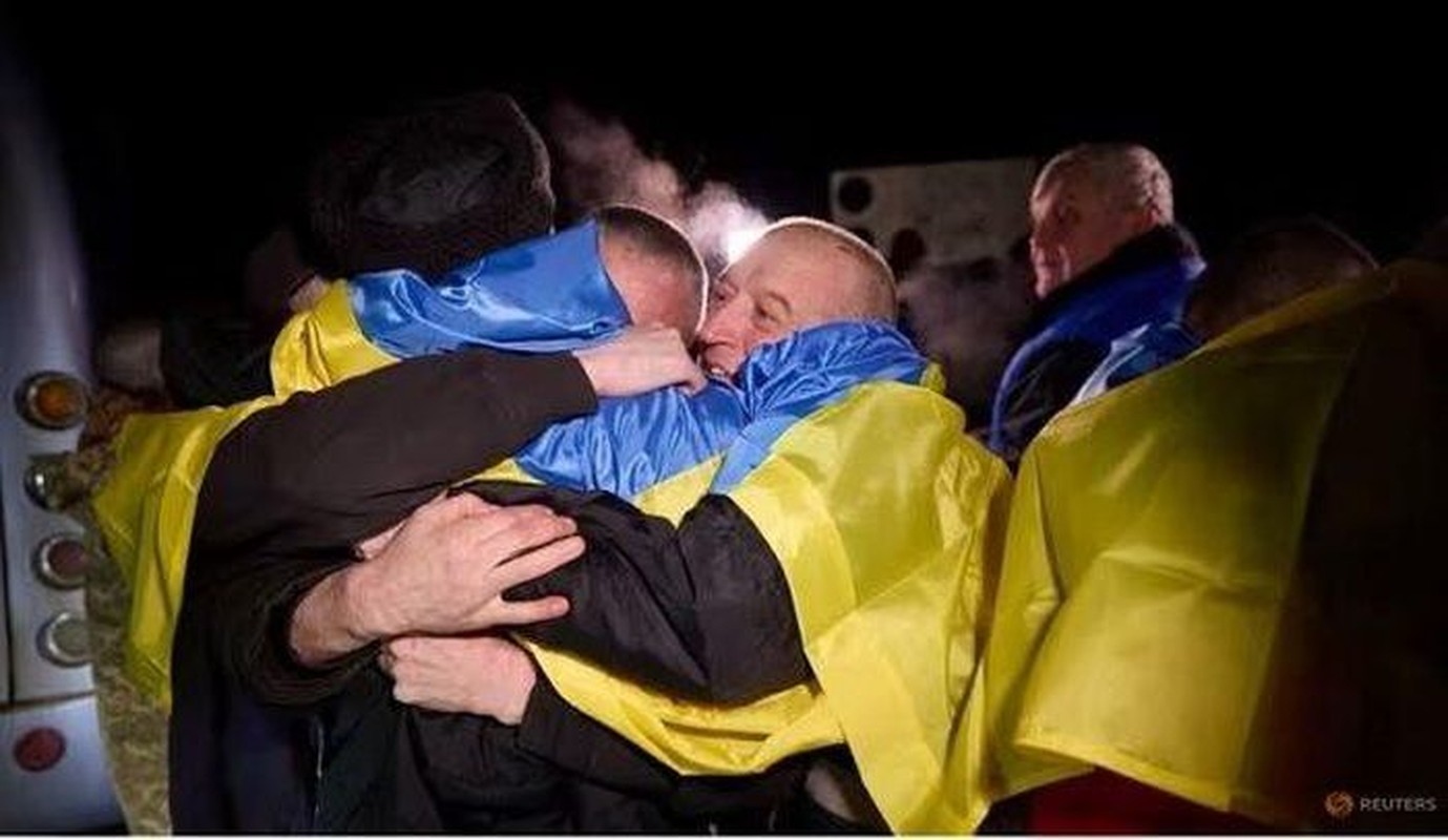 Hinh anh binh linh Nga, Ukraine trong cuoc trao doi tu binh quy mo lon-Hinh-7