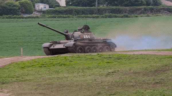 Nga bien T-54/55 thanh phao tu hanh khac che vu khi chong tang hien dai-Hinh-11