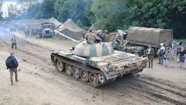 Nga bien T-54/55 thanh phao tu hanh khac che vu khi chong tang hien dai-Hinh-18