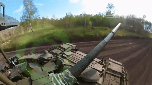 Nga tung xe tang T-80BVM Model 2023 vao tham chien o Ukraine-Hinh-13