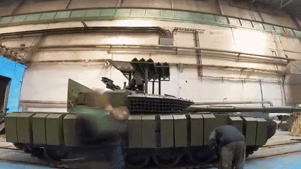 Nga tung xe tang T-80BVM Model 2023 vao tham chien o Ukraine-Hinh-16