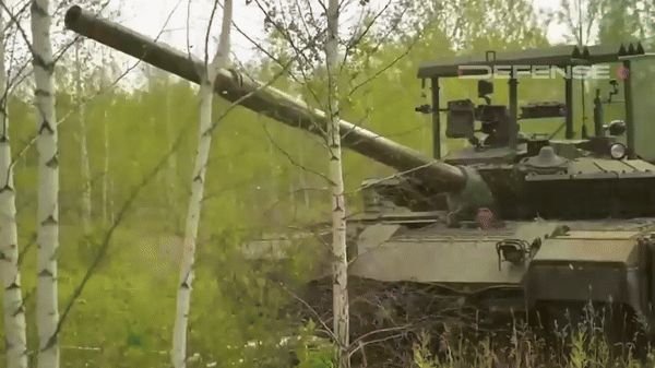 Nga tung xe tang T-80BVM Model 2023 vao tham chien o Ukraine-Hinh-18