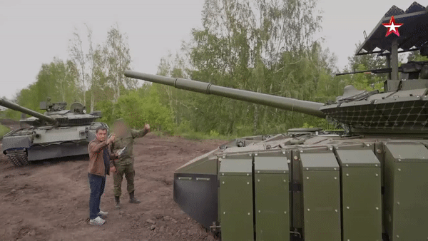 Nga tung xe tang T-80BVM Model 2023 vao tham chien o Ukraine-Hinh-19