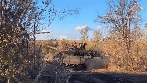 Nga tung xe tang T-80BVM Model 2023 vao tham chien o Ukraine-Hinh-21