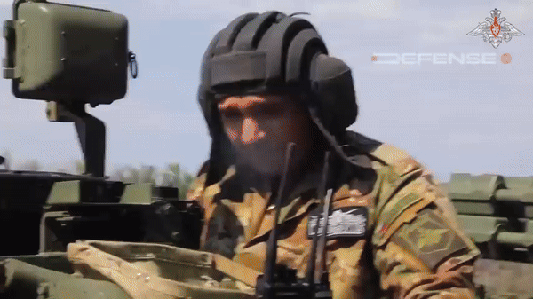Nga tung xe tang T-80BVM Model 2023 vao tham chien o Ukraine-Hinh-6