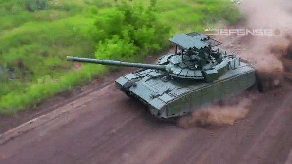 Nga tung xe tang T-80BVM Model 2023 vao tham chien o Ukraine-Hinh-7
