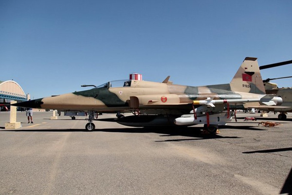 View - 	Uy lực hổ bay F5 máy bay chiến đấu duy nhất của phiến quân Houthi