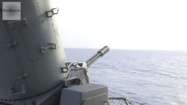 View - 	Uy lực tên lửa Houthi suýt xuyên thủng lá chắn trên chiến hạm Mỹ