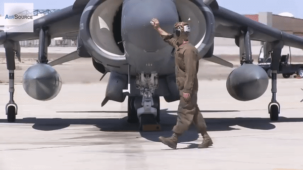 View - 	​Xem chiến đấu cơ AV8BHarrier II Mỹ đánh chặn 7 UAV tự sát Houthi