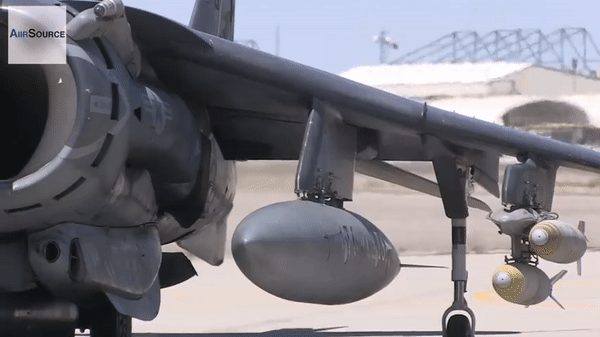 ​Xem chien dau co AV-8B Harrier II My danh chan 7 UAV tu sat Houthi-Hinh-6