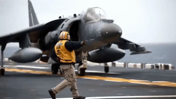 ​Xem chien dau co AV-8B Harrier II My danh chan 7 UAV tu sat Houthi-Hinh-8