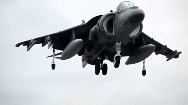 ​Xem chien dau co AV-8B Harrier II My danh chan 7 UAV tu sat Houthi