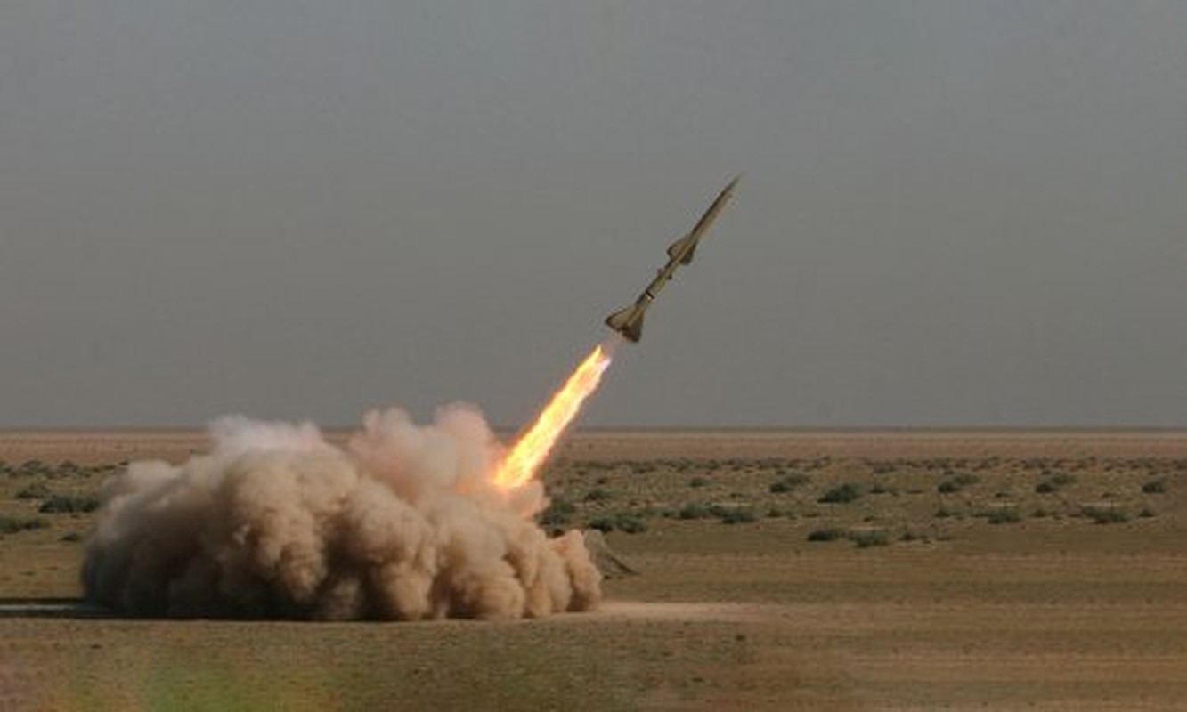 View - 	Màn mưa tên lửa Emad của Iran gửi tín hiệu cảnh báo đối thủ