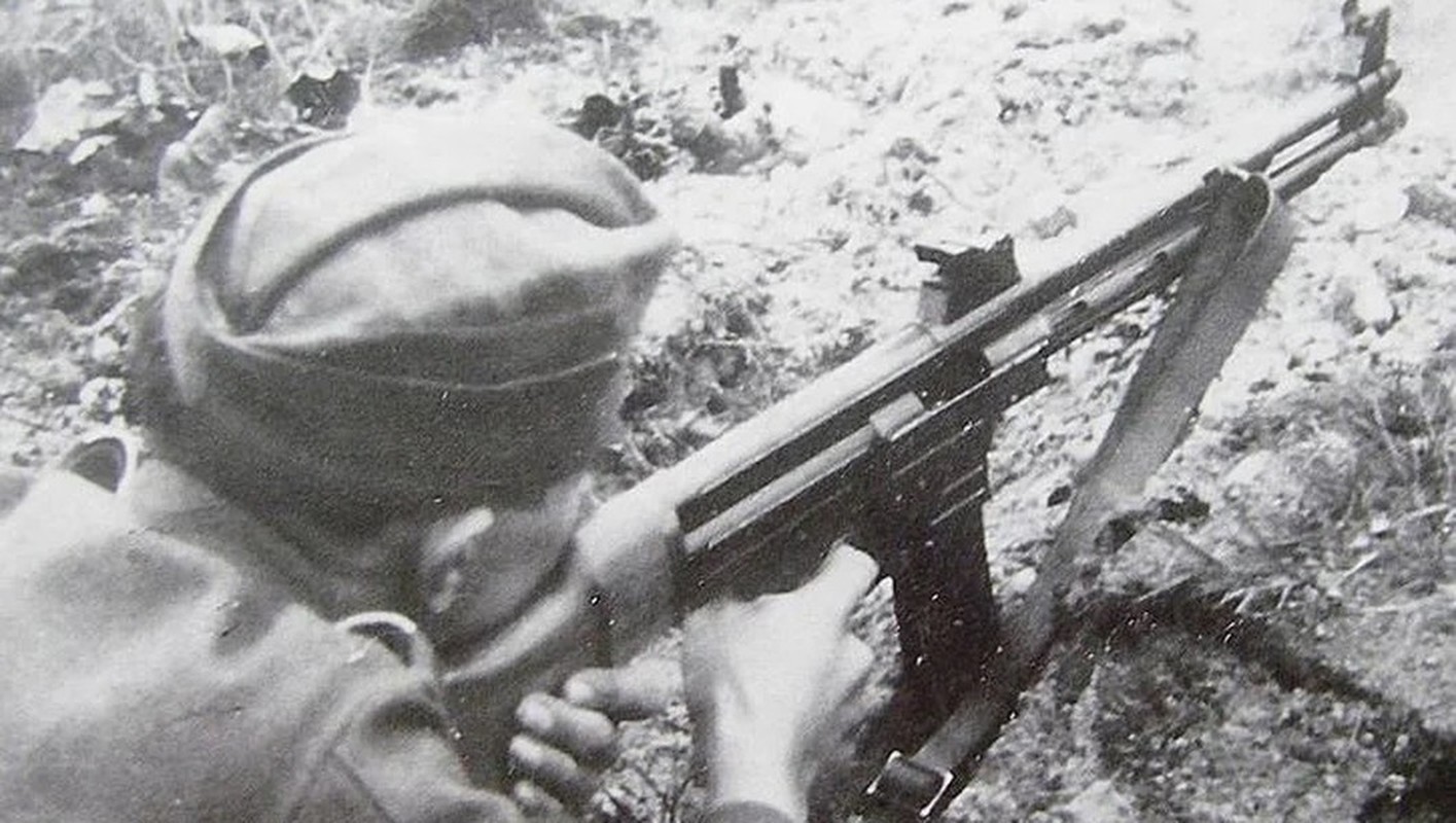 Stg-44, nguon cam hung cua moi khau sung truong tan cong-Hinh-12