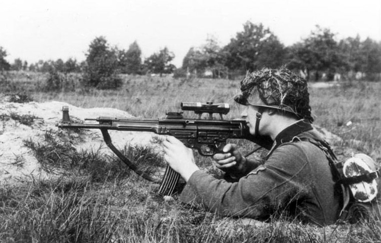 Stg-44, nguon cam hung cua moi khau sung truong tan cong-Hinh-18