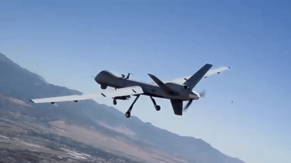 View - 	Vì sao tên lửa SM-2 vừa khai hỏa lại bắn hụt 'quái điểu' MQ-9