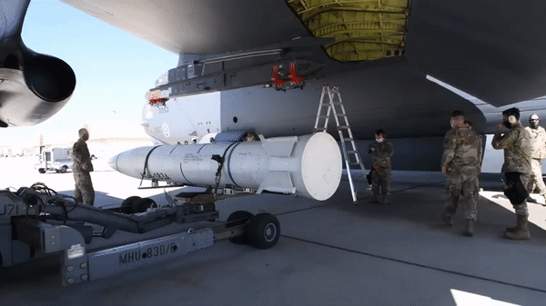 View - 	Tên lửa siêu thanh AGM-183A ARRW gây sửng sốt khi sẵn sàng chiến 