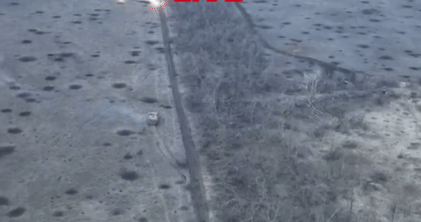 View - 	  Tăng T-62M sống sót kỳ diệu khi bị 10 UAV tự sát tấn công