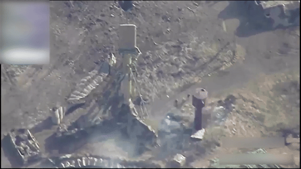 UAV trinh sat Nga tap kich, tran dia phong khong S-300 Ukraine no tung