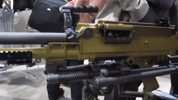 View - 	Uy lực súng máy lưỡi cưa quét bộ binh MG5 Đức cấp cho Ukraine