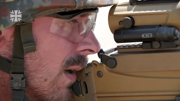 View - 	Uy lực súng máy lưỡi cưa quét bộ binh MG5 Đức cấp cho Ukraine