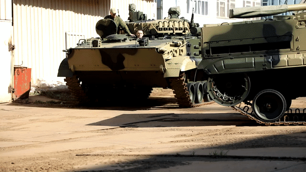 View - 	Nga tung chiến đấu bộ binh BMP-3 bản đặc biệt vào Ukraine