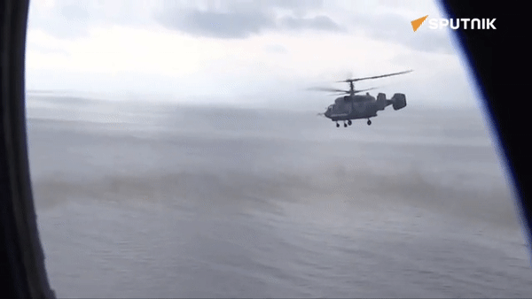 View - 	 Xuồng tự sát mang tên lửa của Ukraine bị trực thăng Ka 29 bắn nổ