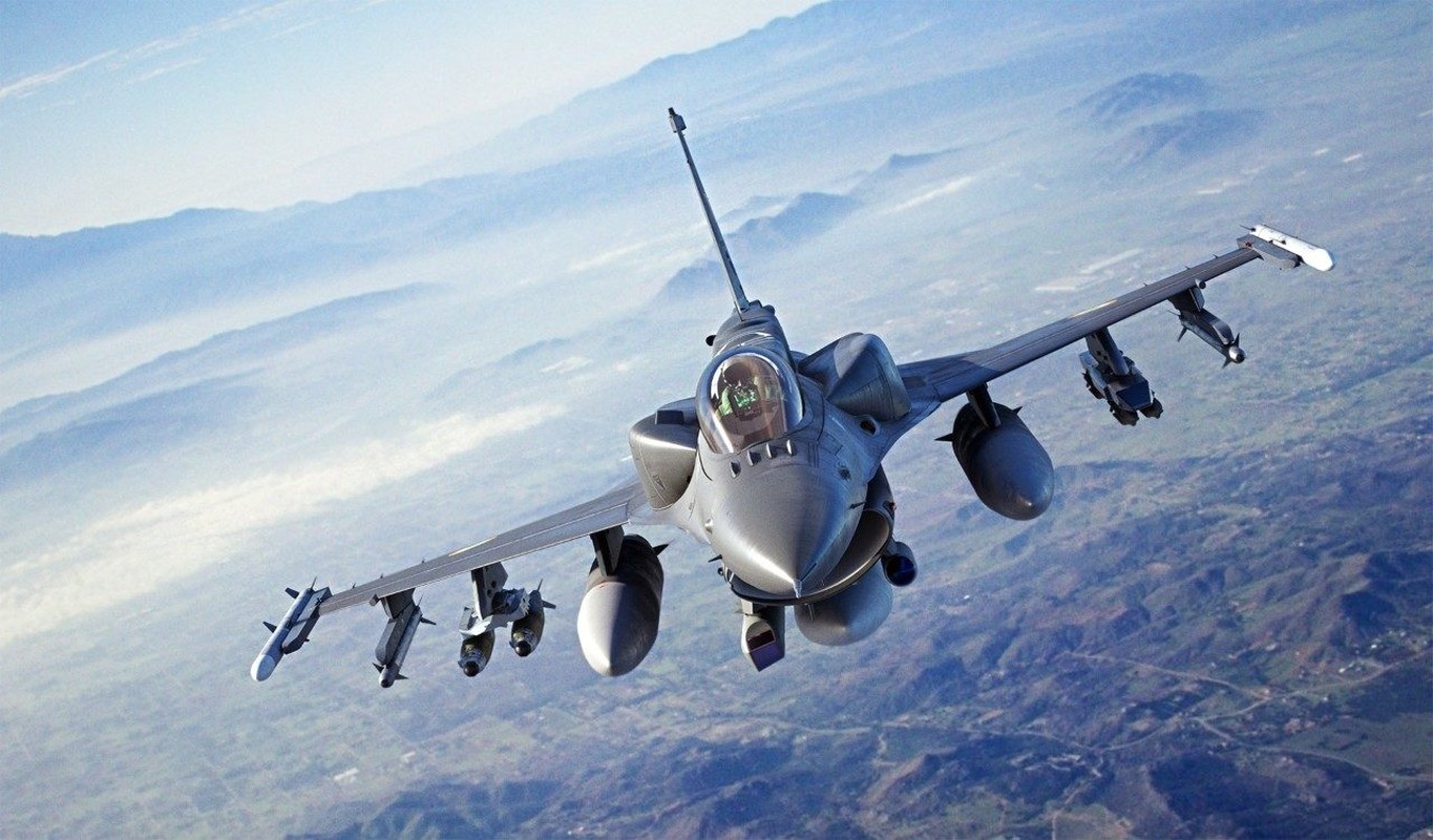 Hon 100 may bay chien dau F-16 co giup Ukraine thay doi cuoc choi?-Hinh-11