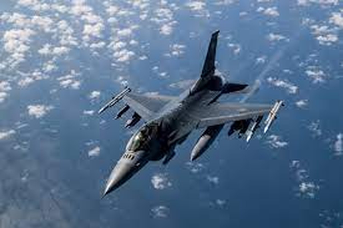 Hon 100 may bay chien dau F-16 co giup Ukraine thay doi cuoc choi?-Hinh-14