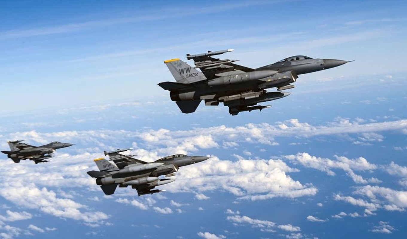 Hon 100 may bay chien dau F-16 co giup Ukraine thay doi cuoc choi?-Hinh-15