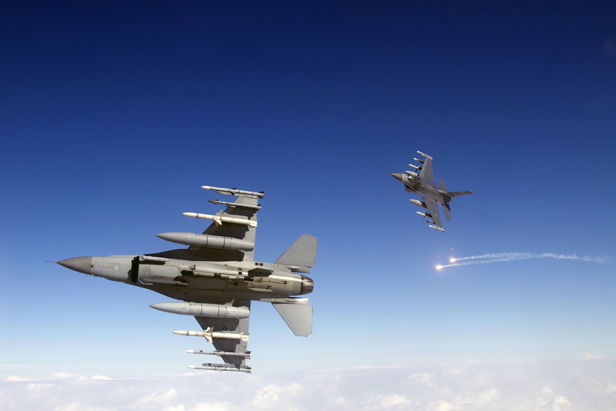 Hon 100 may bay chien dau F-16 co giup Ukraine thay doi cuoc choi?-Hinh-8