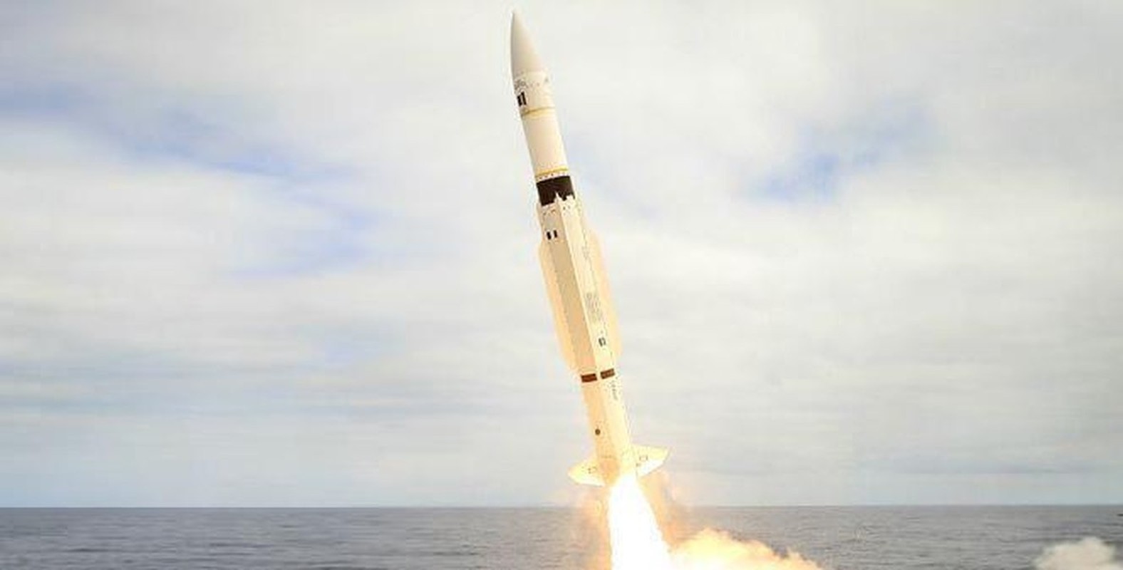 View - 	  Tích hợp  tên lửa SM-6 vào tiêm kích F/A18 hé lộ ý đồ của Mỹ