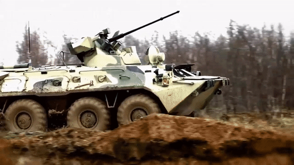 Thiet giap BTR-82A Nga doi dau truc dien M2 Bradley Ukraine-Hinh-23